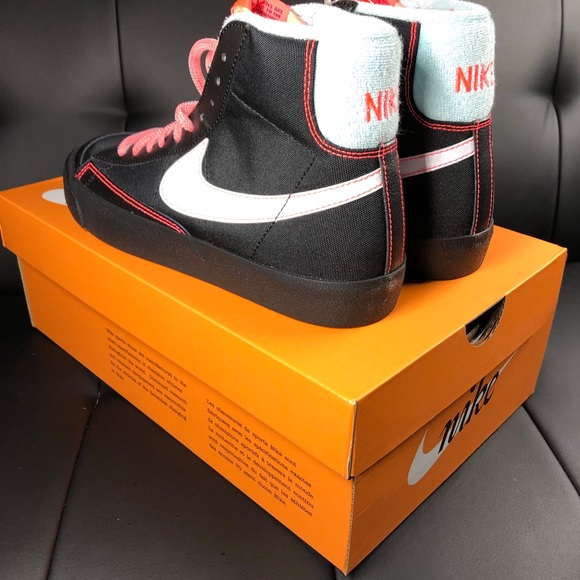 Nike Blazers - Picture 6 of 6